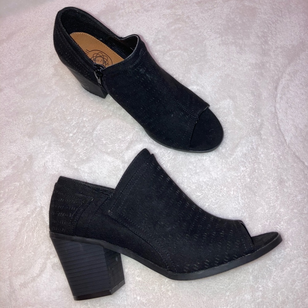 Black heel/bootie